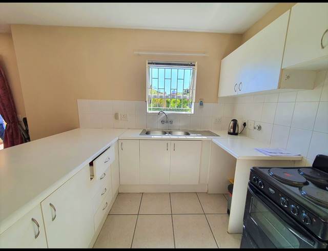 1 BEDROOM APARTMENT TO LET IN TOWNSEND ESTATE